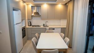 Nhà bếp/bếp nhỏ tại AMY VILLAS