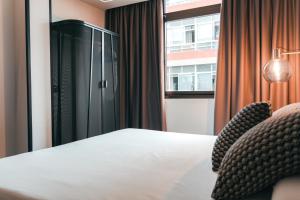 A bed or beds in a room at Poem Apartments, Las Canteras