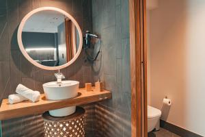 A bathroom at Poem Apartments, Las Canteras