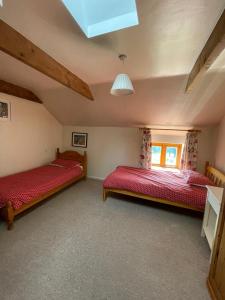Postel nebo postele na pokoji v ubytování St Twynnells cottage