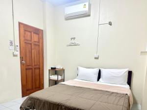 A bed or beds in a room at PD Hostel