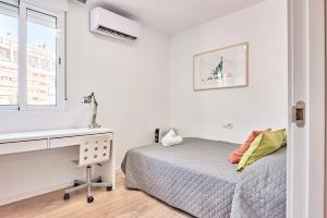 Posedenie v ubytovaní SPACIOUS, SUNNY FLAT BY CITY OF ARTS & SCIENCES