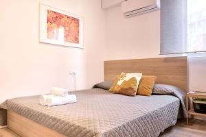 Posteľ alebo postele v izbe v ubytovaní SPACIOUS, SUNNY FLAT BY CITY OF ARTS & SCIENCES