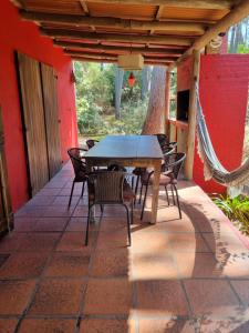a table and chairs on the patio of a house at Casa bosque y mar in Ocean Park