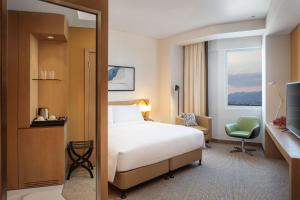Doubletree By Hilton Fujairah City客房内的一张或多张床位