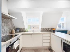 A cozinha ou cozinha compacta de Serene 2BR Retreat in Bishop's Stortford