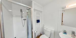 Photo de la galerie de l'établissement Pet Friendly 1Br Modernised Cottage with Fibre WiFi, à Bettyhill