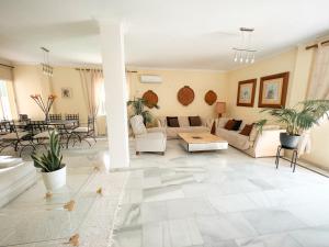Posezení v ubytování Beautiful villa close to Puerto Banús