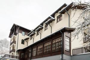 Budova, kde se apartmán nachází + 8 fotografií