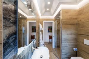 Ένα μπάνιο στο Mary’s Guest House +21 φωτογραφίες