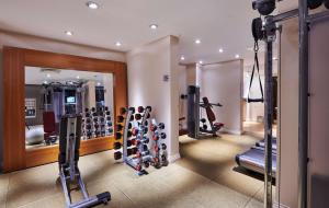 Fitness centrum a/nebo fitness zařízení v ubytování DoubleTree by Hilton London Ealing