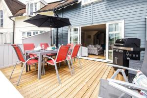 a patio with a table and chairs and a grill at Isis Lakes 40 - Casa Angela in South Cerney