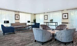 Χώρος καθιστικού στο Embassy Suites Parsippany