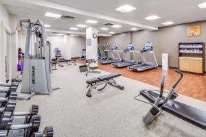 Γυμναστήριο ή/και όργανα γυμναστικής στο Embassy Suites Parsippany