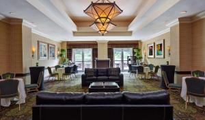 Χώρος καθιστικού στο Embassy Suites Parsippany