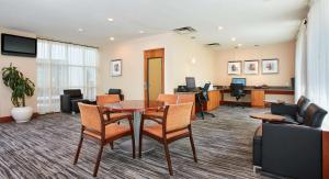 Μια τηλεόραση ή/και κέντρο ψυχαγωγίας στο Embassy Suites Parsippany