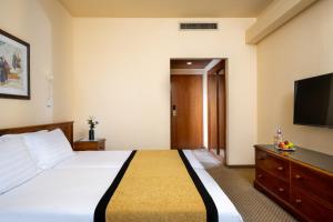 Ένα ή περισσότερα κρεβάτια σε δωμάτιο στο Olive Tree Hotel