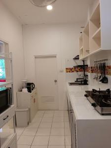 A kitchen or kitchenette at Karon Holiday Home by Bcare