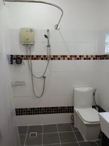 Koupelna v ubytování Karon Holiday Home by Bcare