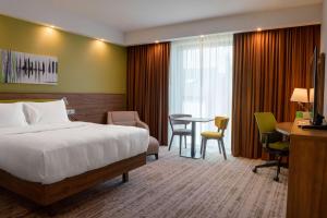Hampton By Hilton Kalisz客房内的一张或多张床位