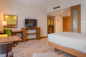 Hampton By Hilton Kalisz客房内的一张或多张床位