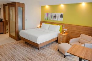 Hampton By Hilton Kalisz客房内的一张或多张床位