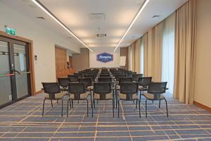 Hampton By Hilton Kalisz商务区和/或会议室