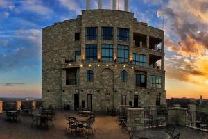 Gambar di galeri bagi The Oread Lawrence, Tapestry Collection by Hilton di Lawrence