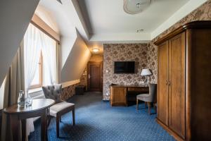 TV a/nebo společenská místnost v ubytování Dworek Komorno