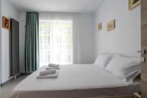 En eller flere senge i et værelse på Apartament Alexia by Alz + 20 billeder