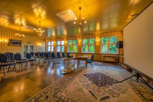 a conference room with chairs and a projection screen at Hotel Gromada Arka Lux in Koszalin