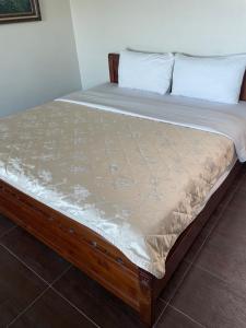 a bed in a room with a mattressvisor at Sansendai Sea View B&B in Chenggong