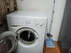 a washing machine and a washer in a room at Jessi on Marjanishvili in Tbilisi City