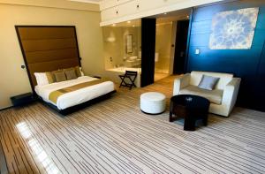 Cama ou camas em um quarto em Southern Sun Abu Dhabi
