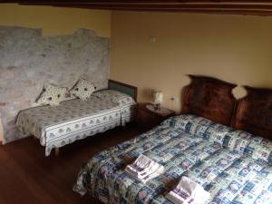 a bedroom with two beds and a bedskirts at Agriturismo Dagai in Sospirolo