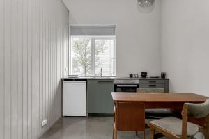 Kuchyň nebo kuchyňský kout v ubytování Cozy Studio in Downtown Reykjavik