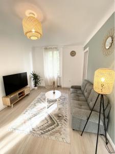 Televízia a/alebo spoločenská miestnosť v ubytovaní Le Golf Sauna - Cosy & SPA - 2 chambres - 4 pers