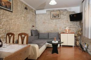 TV a/nebo společenská místnost v ubytování Apartments Faris
