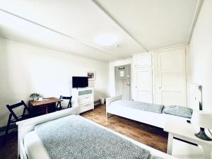 a bedroom with two beds and a desk with a computer at Monteurzimmer ZIMMERzuVERMIETEN in Biberist in Biberist