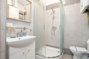 a bathroom with a shower and a sink and a toilet at Cozy Studio Kwiatowa Poznań by Renters in Poznań