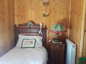 Postel nebo postele na pokoji v ubytování Conte Moro, ospitalità in Vanoi