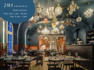 a dining room with tables and chandeliers at Classik Hotel Antonius in Cologne