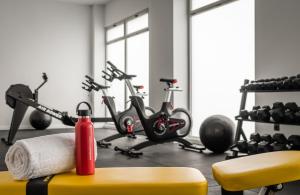 Posilňovňa alebo fitness centrum v ubytovaní Hotel Medium Valencia