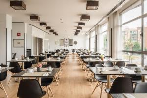 Reštaurácia alebo iné gastronomické zariadenie v ubytovaní Hotel Medium Valencia