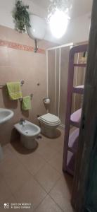 Vonios kambarys apgyvendinimo įstaigoje Piccolo Sogno
