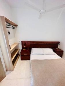 Postel nebo postele na pokoji v ubytování Chambre avec piscine en centre ville