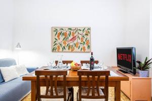 TV a/nebo společenská místnost v ubytování Easy Florence Scandicci