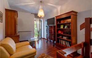 a living room with a couch and a tv at Beautiful Apartment In Caramanico Terme With 4 Bedrooms in Caramanico Terme