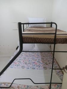 Bunk bed o mga bunk bed sa kuwarto sa NORIS GUEST HOUSE 2