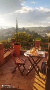 En generel udsigt til bjerge eller udsigt til bjerge taget fra landstedet